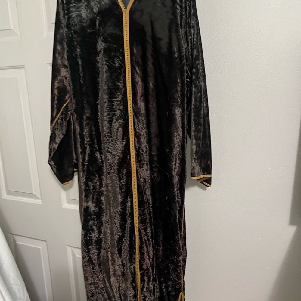 Elegant Black olive green velvet cafton , comfort and easy and elegant 🥰